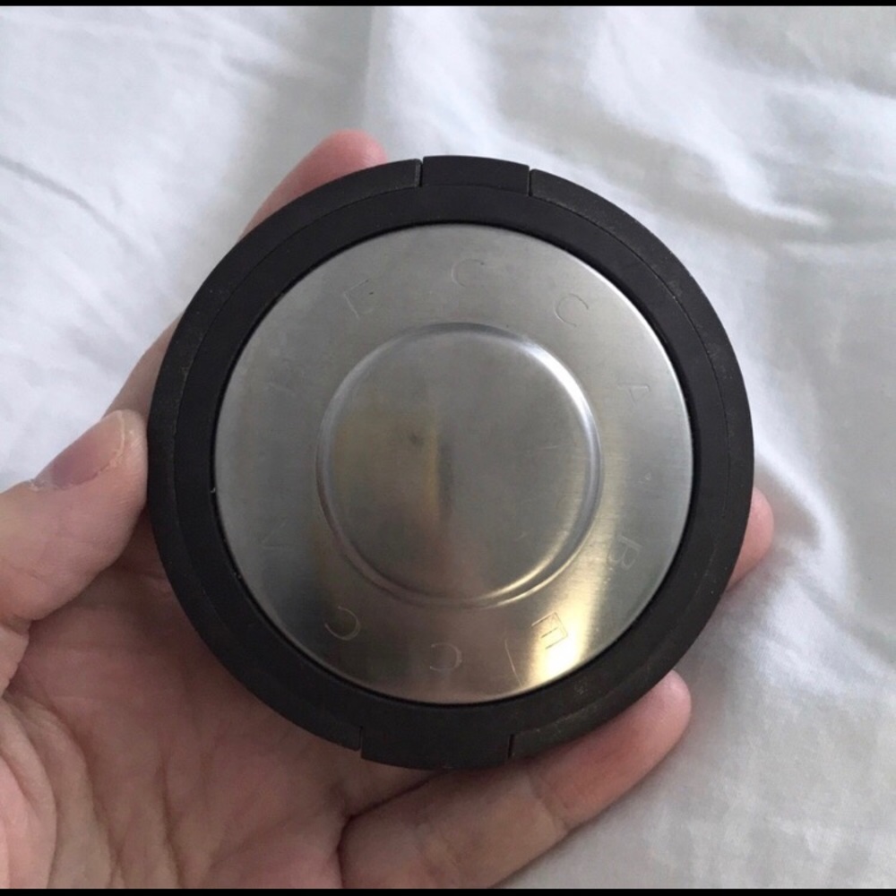 Becca champagne pop highlighter